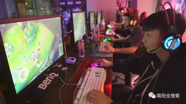 水中透露出 水中透露出